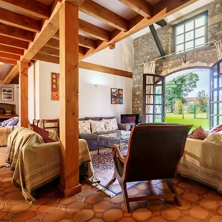 Дом отдыха The Coach House - Avec Piscine Partagee Osserain-Rivareyte