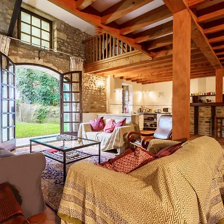 The Coach House - Avec Piscine Partagee *