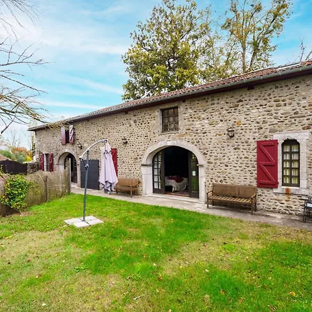 The Coach House - Avec Piscine Partagee * Osserain-Rivareyte