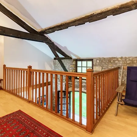 Holiday home The Coach House - Avec Piscine Partagee *