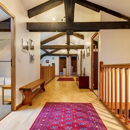 Holiday home The Coach House - Avec Piscine Partagee *